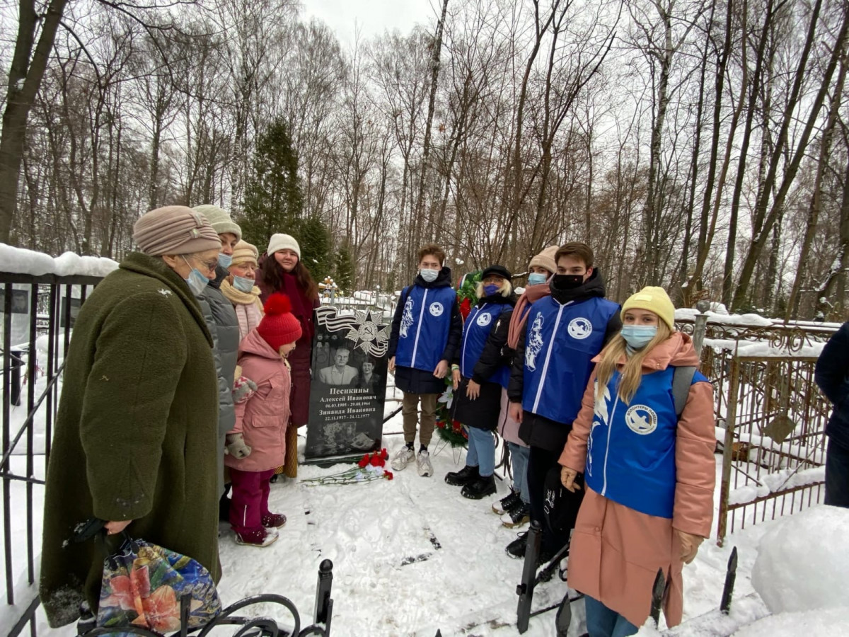 Новый памятник герою ВОВ установили на кладбище в Нижнем Новгороде