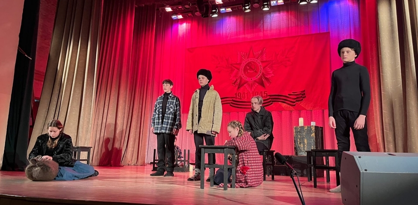 Ветеранам Приокского района показали постановку «Хлеб той зимы»